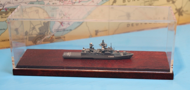 Korvette F 268 "Augsburg" in Vitrine (1 St.) D 2023 Albatros ALK-SV 243C - bitte separat bestellen-